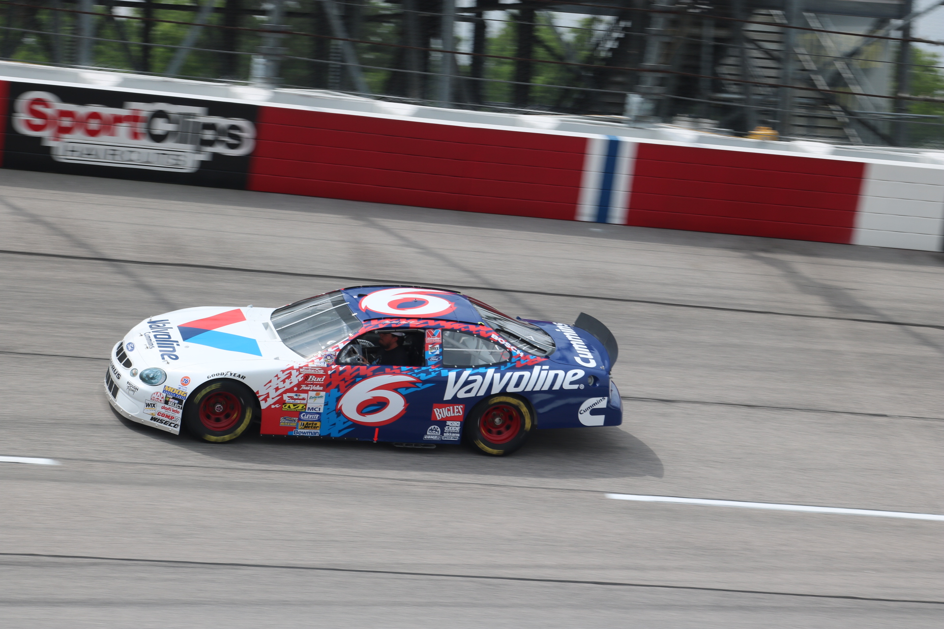 6-Best-Sunday-Darlington-Throwback-23